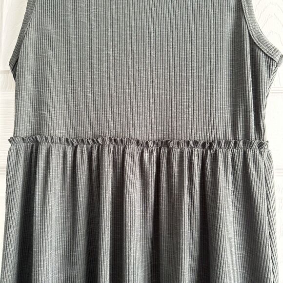 Women's Dress Green Size M Sleeveless Ribbed Knee-Length - Picture 4 of 9